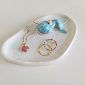 Handmade ceramic whale jewelry dish - Cute ocean-inspired trinket holder - Kawaii blue whale ring dish - Unique gift for jewelry lovers