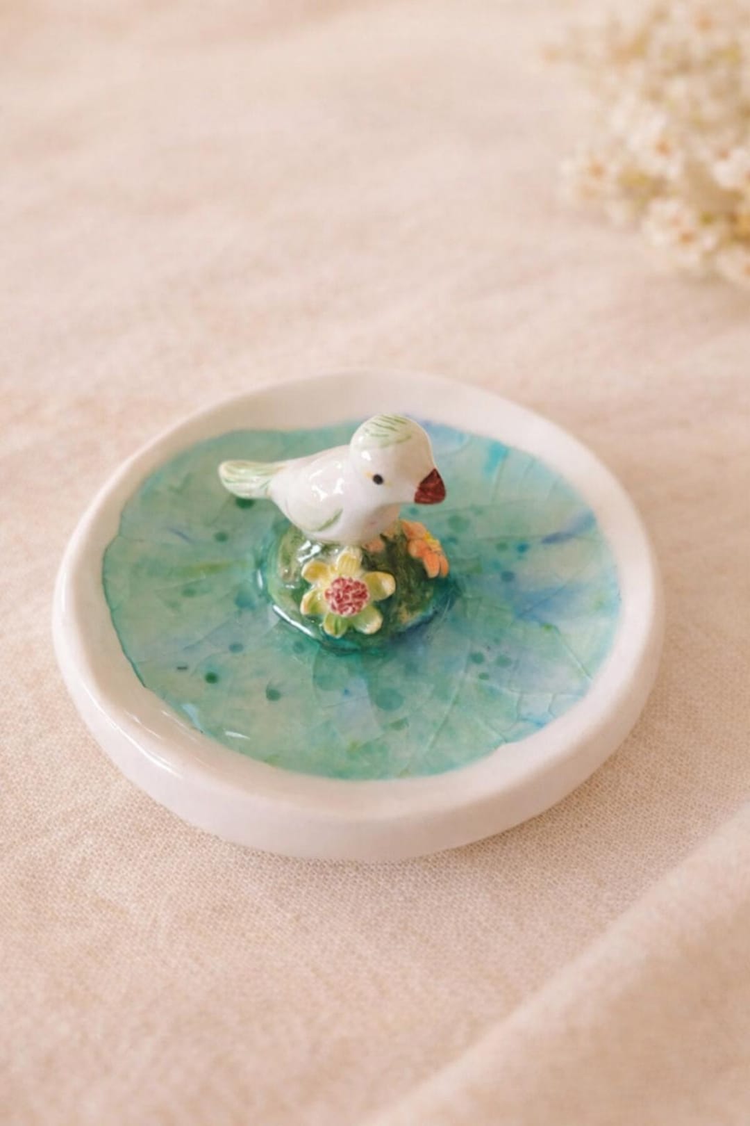 陶器の鳥の飾り皿 - 湖に浮かぶ花と動物のミニアート装飾 - Etsy 日本