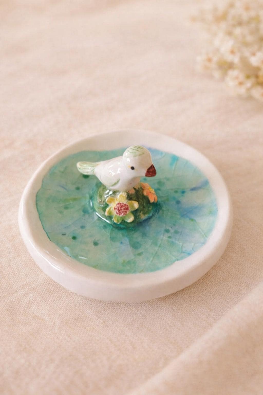 陶器の鳥の飾り皿 - 湖に浮かぶ花と動物のミニアート装飾 - Etsy 日本