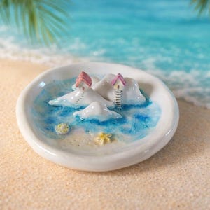 Handgemaakte keramische huizen, wolken en oceaanringschotel - Coastal miniatuur sieradenhouder