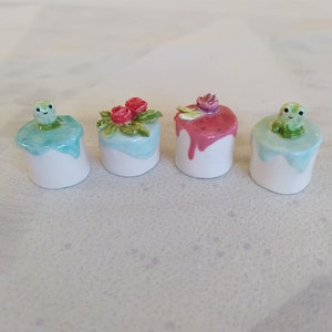 Ceramic miniature cake - Frog or flower decoration