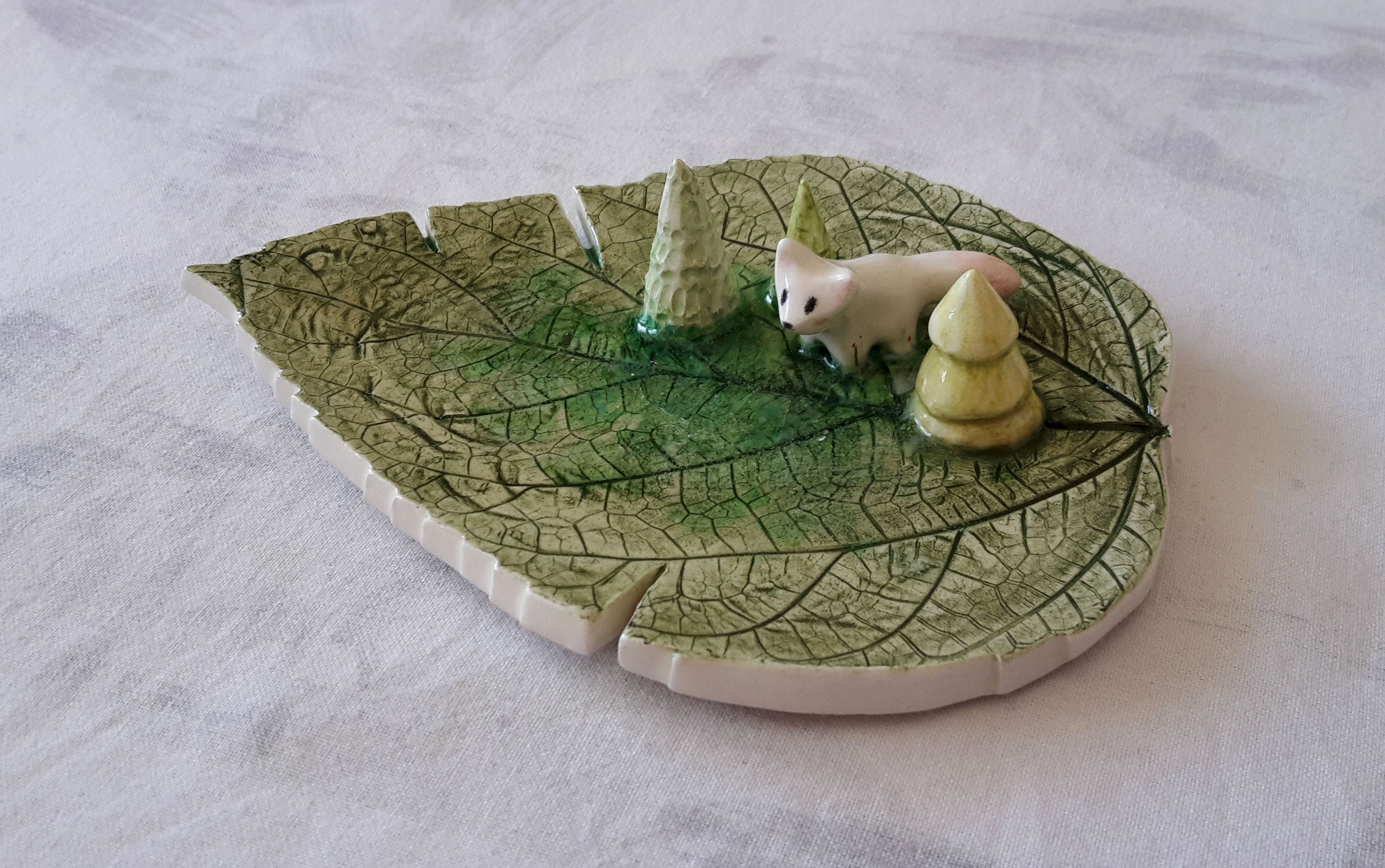 Cerámica pequeño zorro en el bosque / plato de la hoja / rosa | Etsy