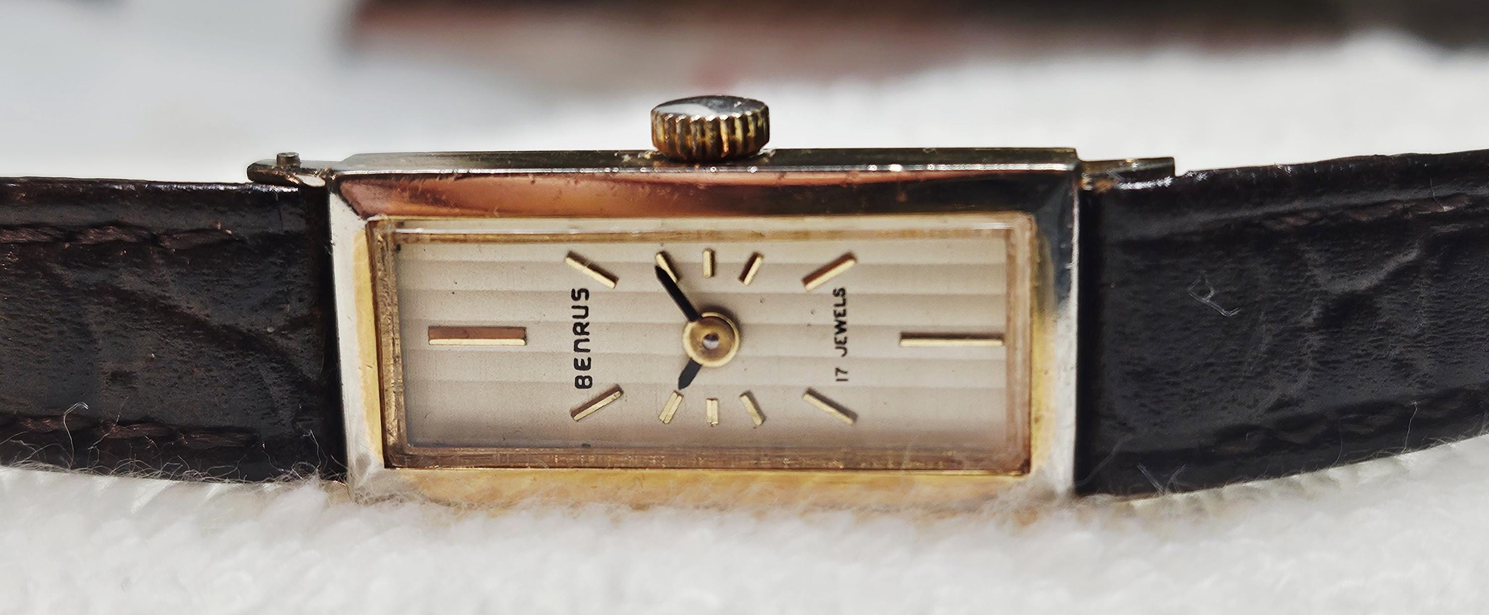 Vintage Benrus 17 Jewels Stainless Steel Ladies Windup Watch 