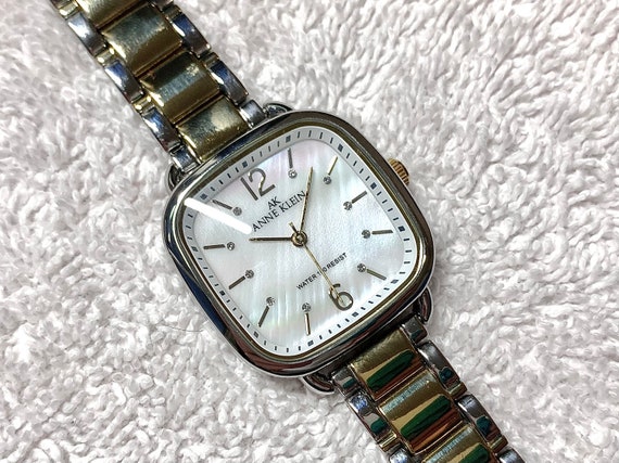 Anne Klein Reloj de pulsera de cuarzo para mujer de acero inoxidable chapado en oro de dos tonos de nacar Etsy Mexico
