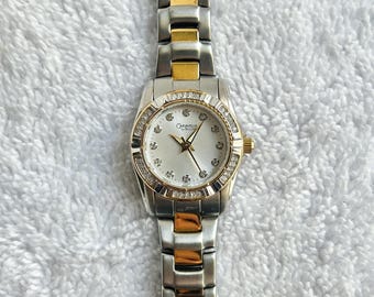 Klasyczny damski zegarek koktajlowy Caravelle by Bulova, dwukolorowy, ze złota i stali nierdzewnej, kwarcowy, produkcji szwajcarskiej