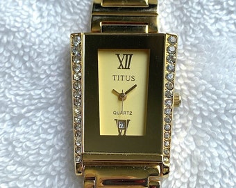 Montre-bracelet Titus vintage pour femme, fabrication suisse, date à quartz en acier inoxydable plaqué or