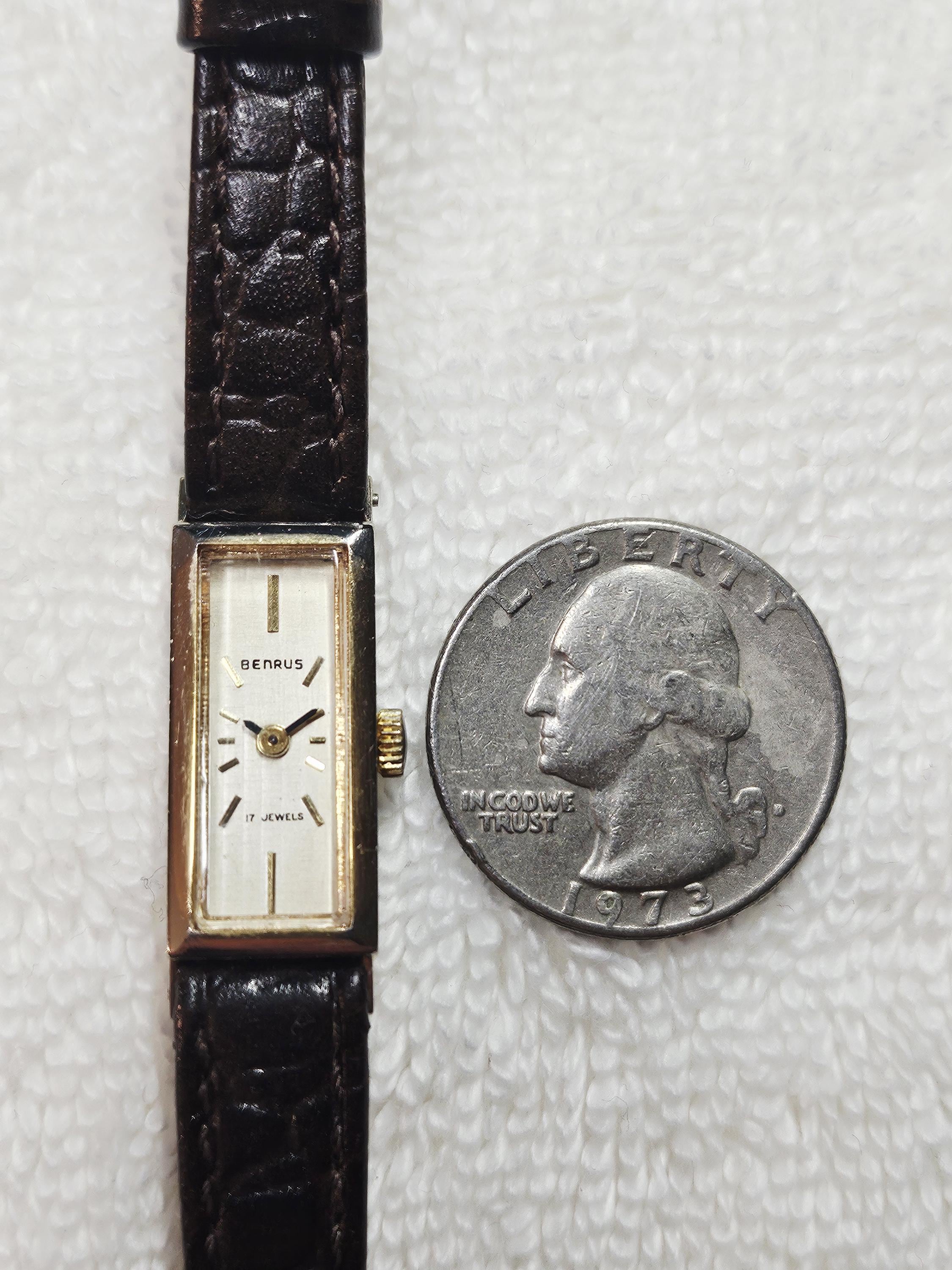 Vintage Benrus 17 Jewels Stainless Steel Ladies Windup Watch  display picture 3