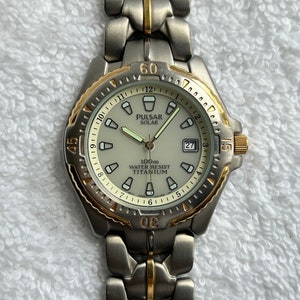 Montre vintage Pulsar by Seiko en titane bicolore à énergie