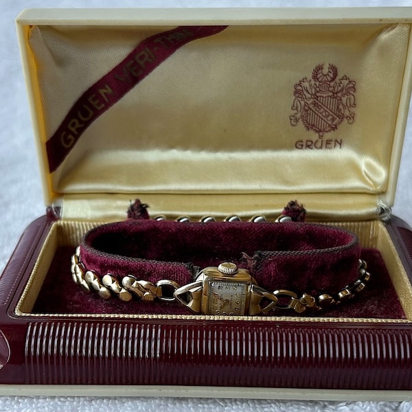 Vintage Gruen Veri-Thin Gold Plated 15 Jewels Mechanical Hand-Winding Dainty Ladies Swiss Made Watch with Box