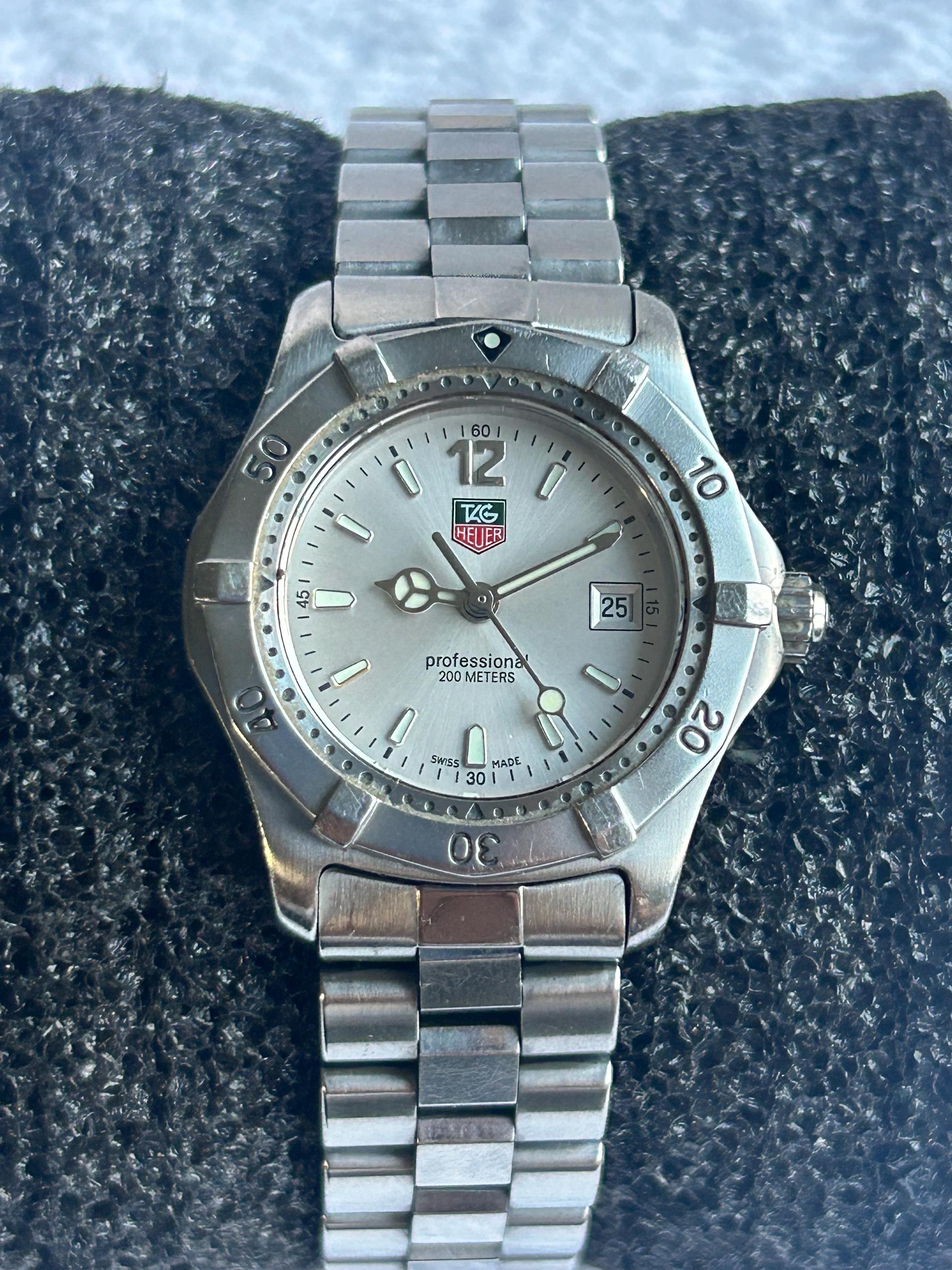 Vintage 28mm Tag Heuer 200 Meters, Quartz, Calendar Stainless