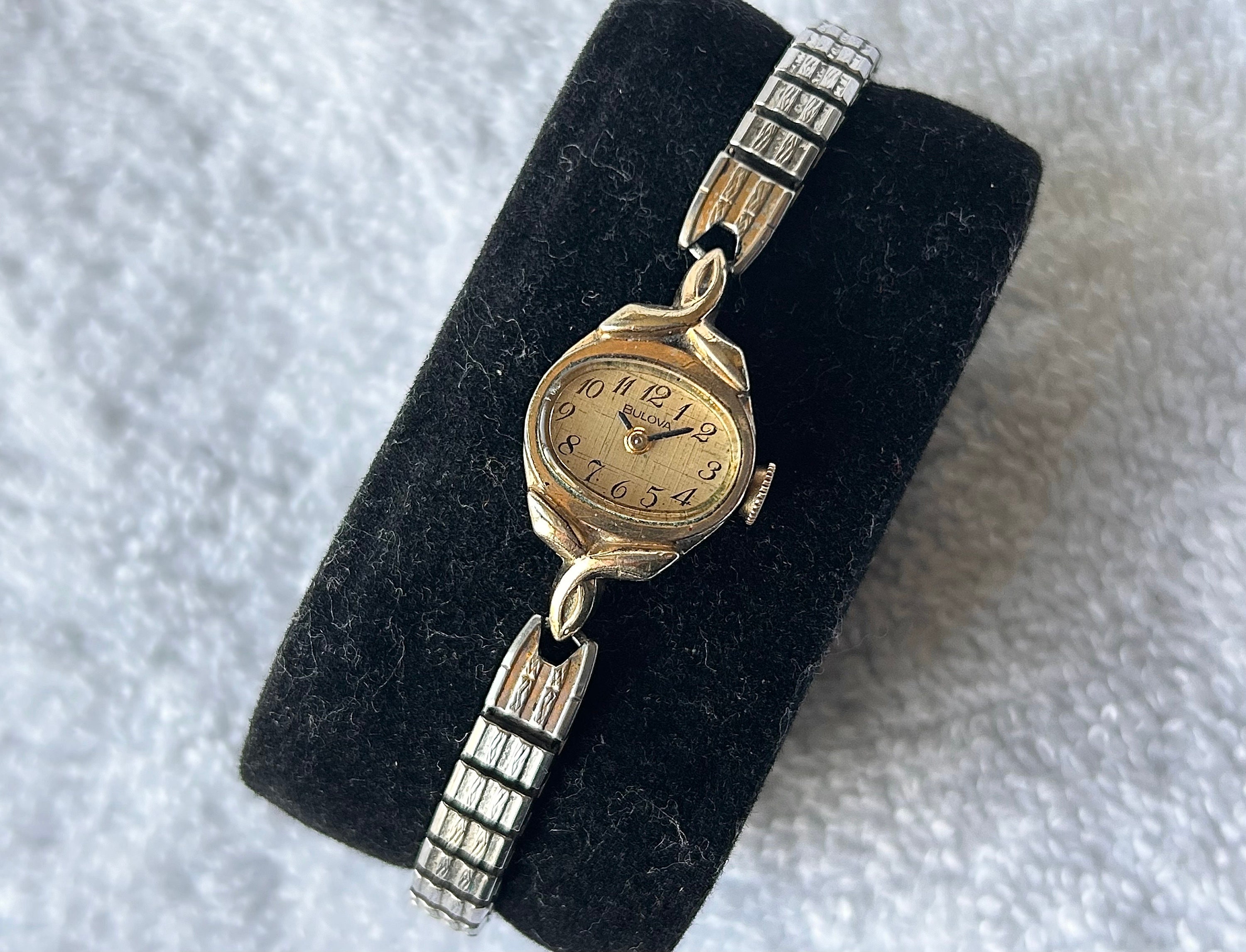Vintage Bulova 1977 Gold Plated 17 Jewels Mechanical Hand 