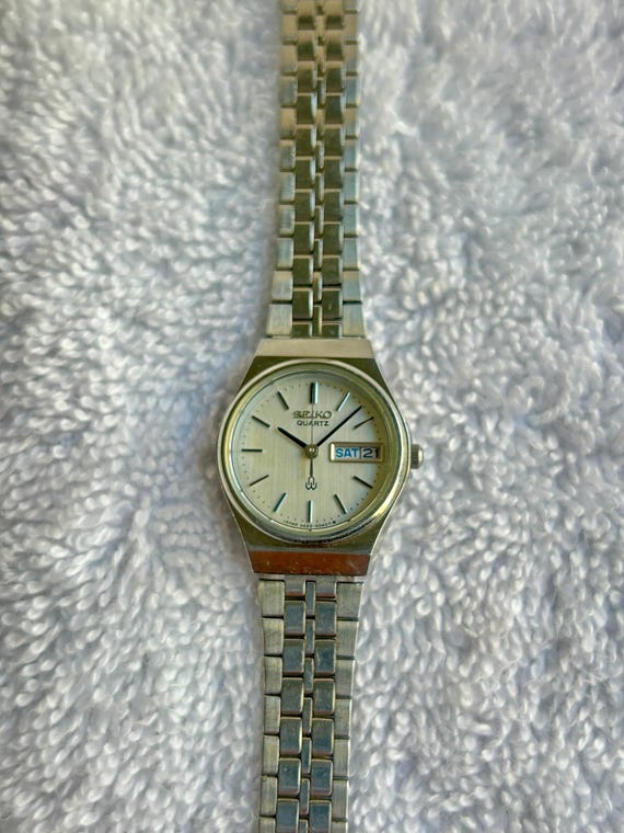 Vintage Seiko Stainless Steel ladies Day-Date Watch. New battery. Vintage Seiko Womens Watch 23mm Two Tone Day Date 7N82-0041  main image 4