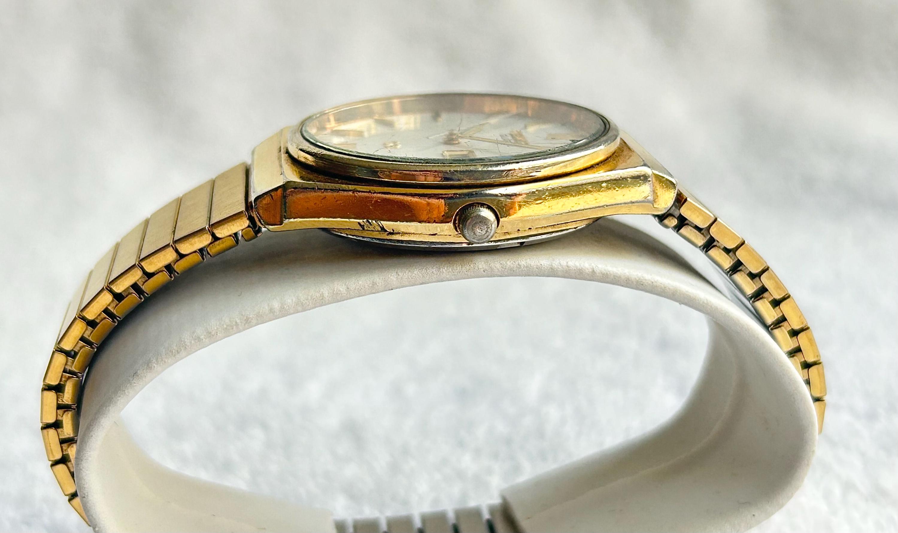 Vintage Seiko Day/date Gold Plated Stainless Steel Quartz  display picture 2