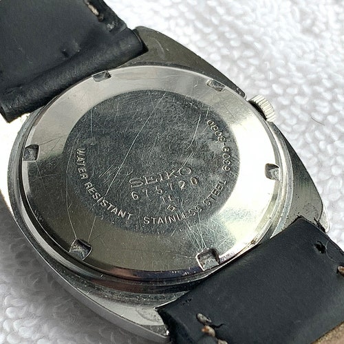 Vintage shops Seiko Automatic 17 Jewels Quick Set Day/Date English/French Stainless Steel Luminescent Watch