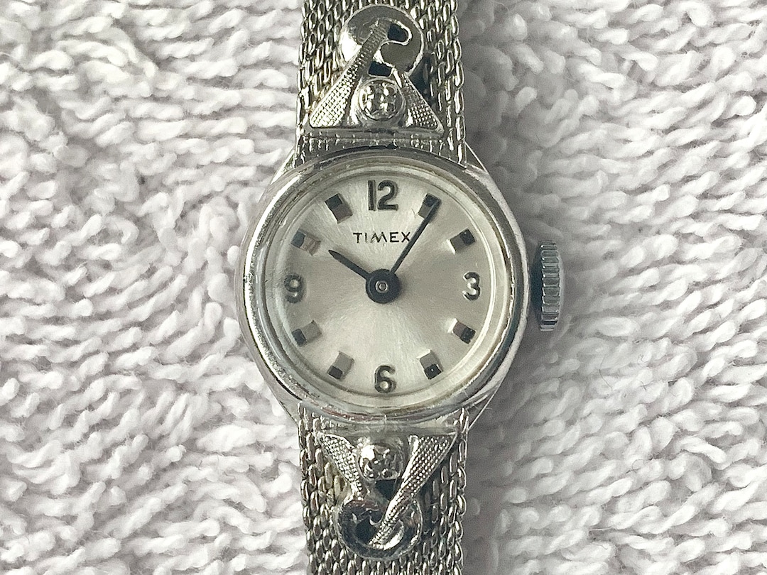 Montre-bracelet Femme Vintage Timex à Remontage - Bracelet Argent Sterling