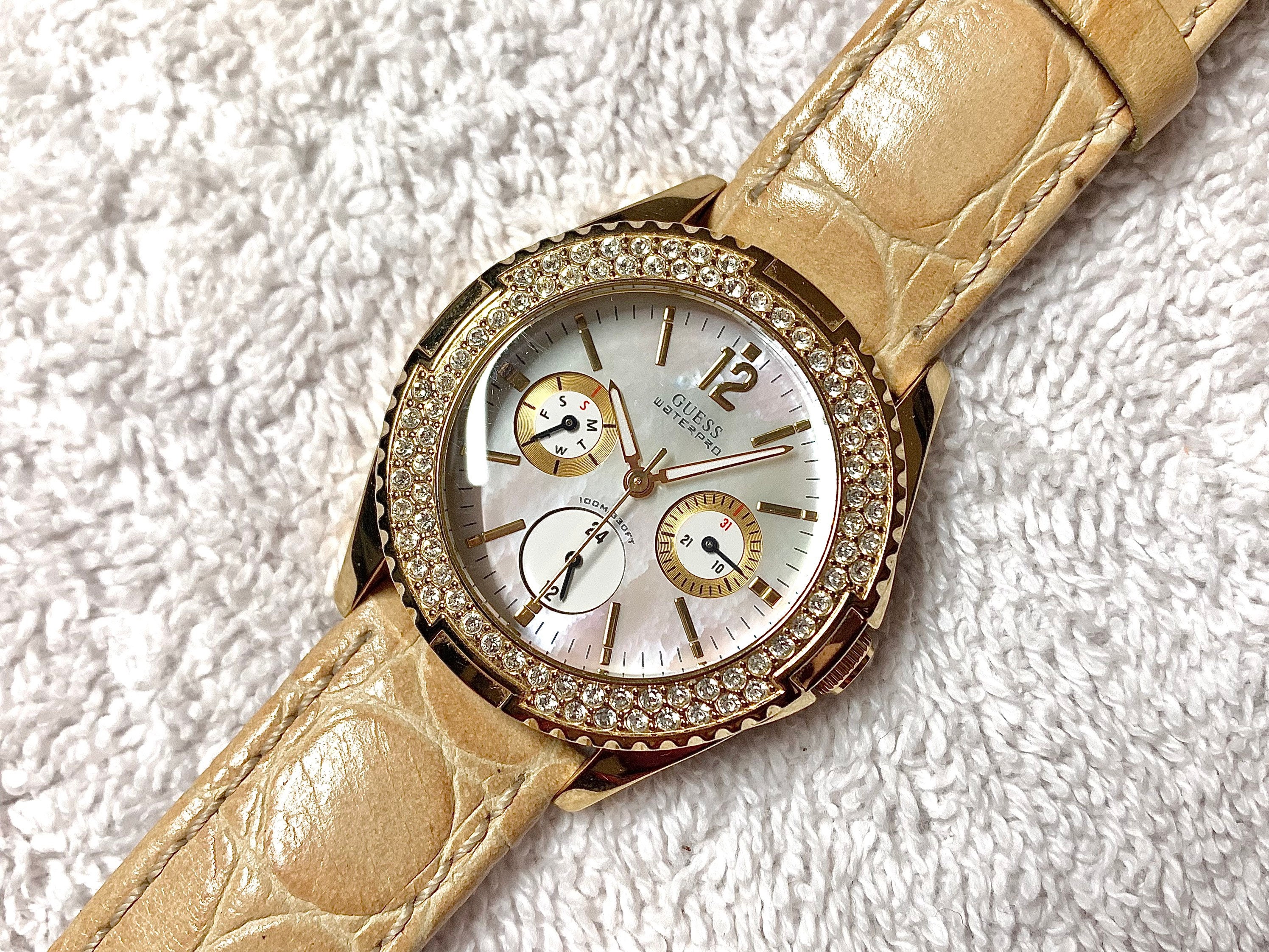 Reloj guess bañado en oro sale