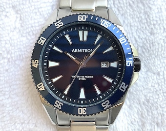 Reloj de cuarzo luminiscente de acero inoxidable Armitron con