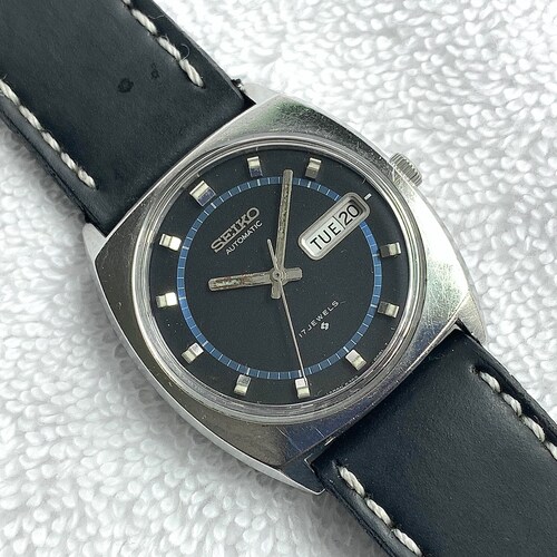 Vintage shops Seiko Automatic 17 Jewels Quick Set Day/Date English/French Stainless Steel Luminescent Watch