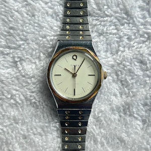 Vintage Timex Q Stainless Steel Quartz Ladies Watch
