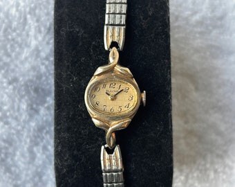 Vintage 1973 Bulova Ladies Watch, 10K Gold Filled Bezel  display picture 3
