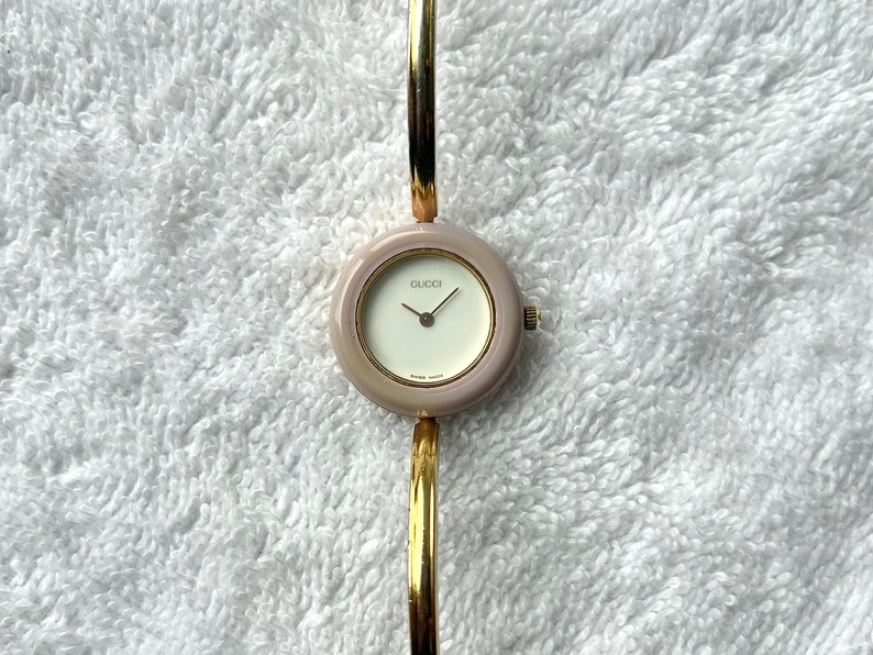 Rare 90s Gucci Bangle Gold Plated Quartz Ladies Swiss Made Watch with Box and Interchangeable Bezels image 4