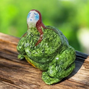 Handgemachte Paperclay Frosch Frau Figur: Schräge Skulptur Kunst Puppe