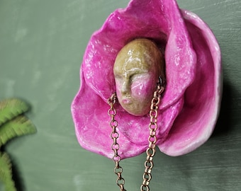 Ręcznie robiona ozdoba ścienna: Kwiat z twarzą / Dekoracja 3D / Rzeźba OOAK Curio / Obiekt artystyczny