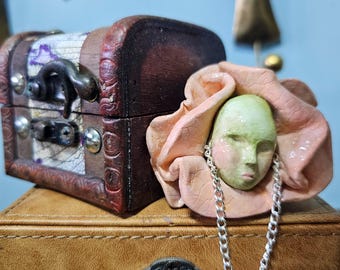 Adorno de pared de flores hecho a mano / Decoración 3D / Escultura de curiosidad OOAK / Objeto de arte / Colgante de pared