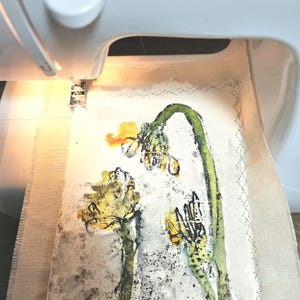 Katoenen lappapier gemonteerd op stof, originele inkt en aquarel, bloementekening, ingelijst
