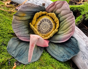 Handgenaaide bloem textielsculptuur nieuwe rare hybride plantensoort