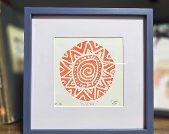 Mały, oryginalny, oprawiony linoryt, duchowy symbol słońca, sztuka ludowa