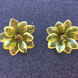 Vintage Green Plastic Acetate Flower Earrings 0649