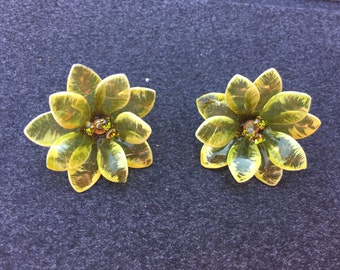 Vintage Green Plastic Acetate Flower Earrings 0649