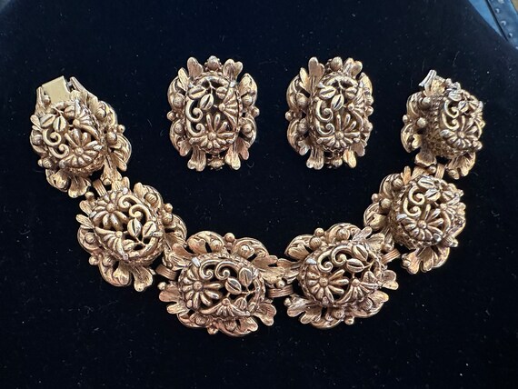 Florenza Ornate Floral Gold Toned Bracelet and Ea… - image 4