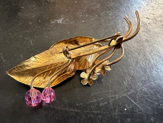 Broche en strass rouges, grande broche fleure dans des tons dorés et