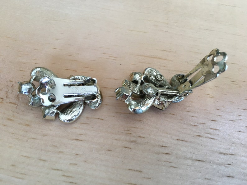 Coro Topaz and Rootbeer Brown Rhinestone and Gold Toned Metal Flower Earrings 1671