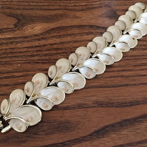 BSK Vintage Cream and Gold Toned Fleur de Lis  Leaf Bracelet 09