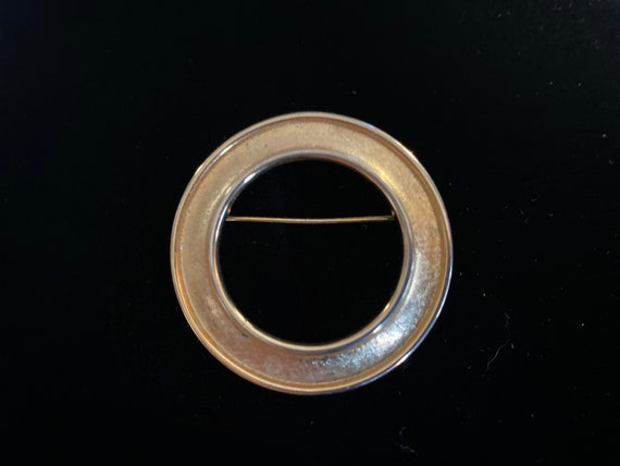 Crown Trifari Brushed Gold Toned Metal Circle Bro… - image 4
