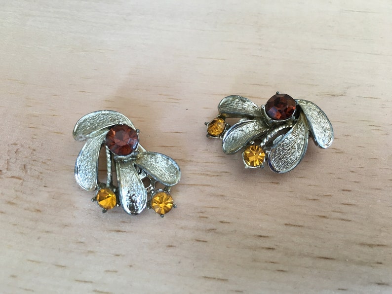 Coro Topaz and Rootbeer Brown Rhinestone and Gold Toned Metal Flower Earrings 1671