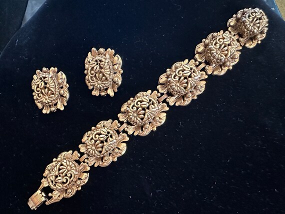 Florenza Ornate Floral Gold Toned Bracelet and Ea… - image 2