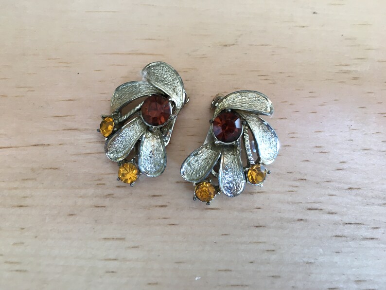 Coro Topaz and Rootbeer Brown Rhinestone and Gold Toned Metal Flower Earrings 1671