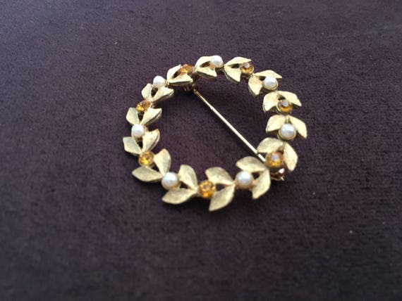 Vintage Topaz Rhinestone and Faux Pearl Gold Leaf… - image 3