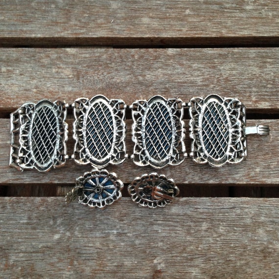 blue with glitter confetti /& earrings LARGE Lucite fifties bracelet