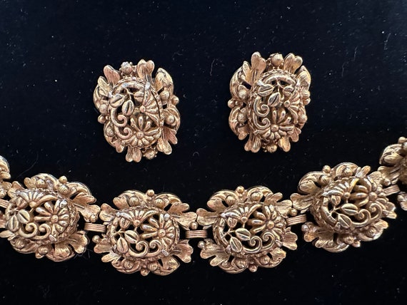 Florenza Ornate Floral Gold Toned Bracelet and Ea… - image 10