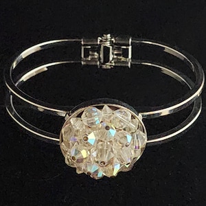 Skimrande Aurora Borealis Vintage Cluster Bead Bubble Earring Accented Silver Tone Armband Gångjärnsmanschett