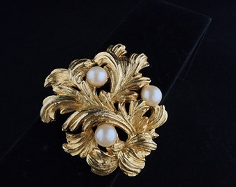 PRICE DROP Vintage Mimi Di N 1987 Gold Tone Leaves and Faux Pearl Art Nouveau Inspired Large Belt Buckle