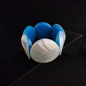 Vintage Bright Blue Plastic and Thin Shell Disc Stretch Cuff Bracelet