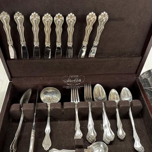George & Martha Washington 1940 Collection By Westmorland Silver Flatware Set of 52
