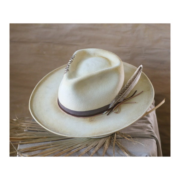 UNSPOKEN - fedora en feutre blanc cassé - look vintage hommes femmes chapeau fedora en détresse sur mesure - chapolala