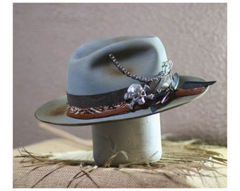 VAGABOND - grey crossbone felt fedora - vitage look distressed hat for men and women - chapolala